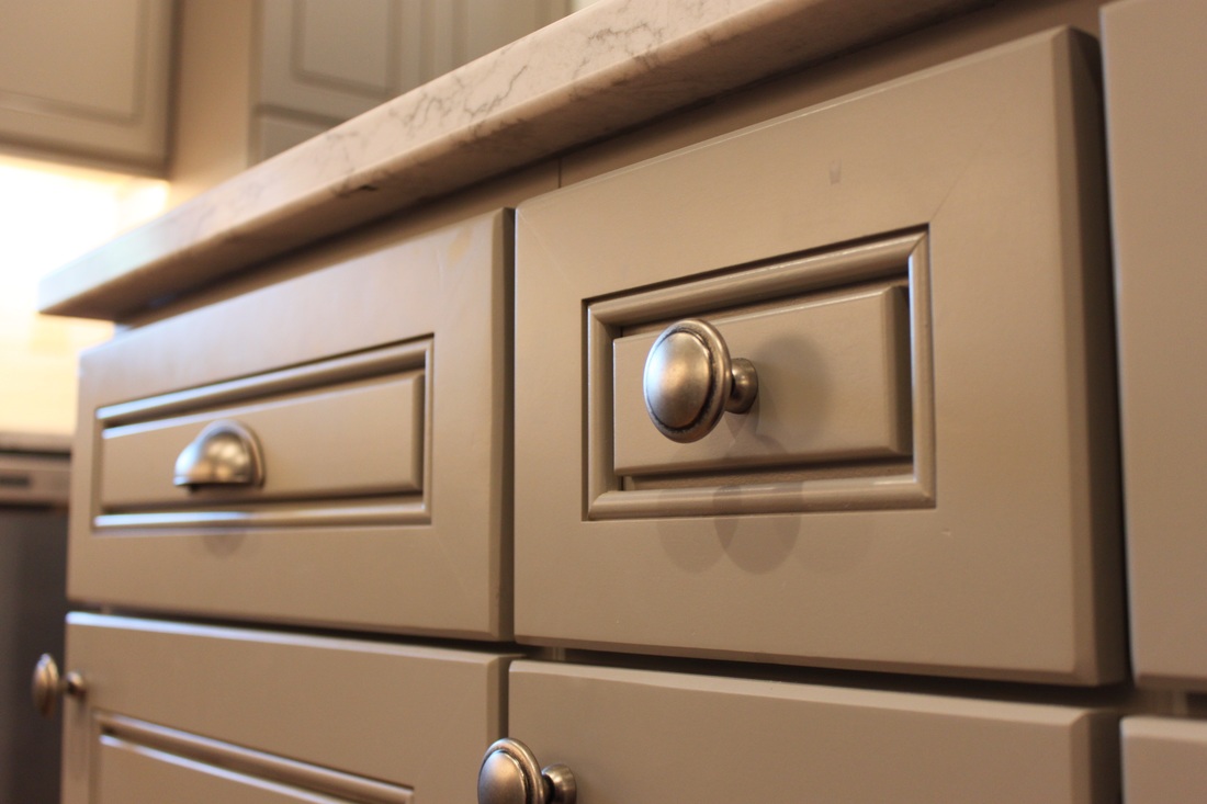 grey cabinet, transitional kitchen, cabinet knobs, interior design, Chicago